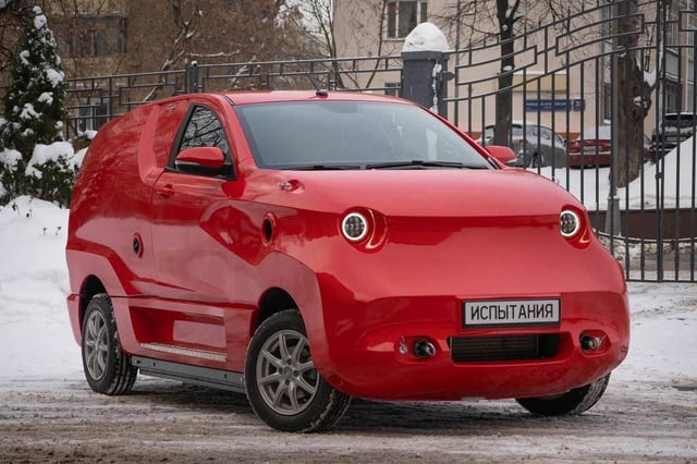 the-russian-avtotor-presented-its-first-electric-car-amber-v0-6fazoyurm47c1.jpg