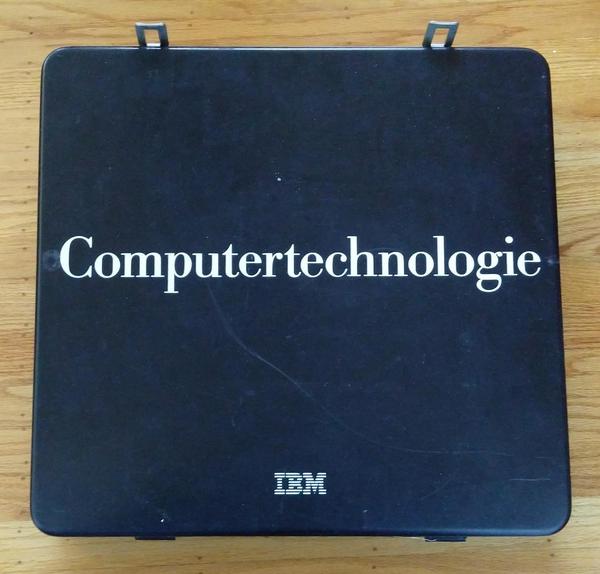 The box is labeled in German: "Computertechnologie".