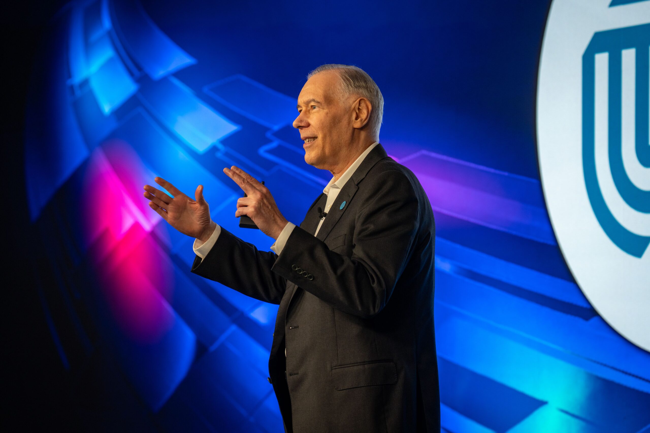 (smaller file size) AP Select 3 Gary Dickerson – CEO of Applied Materials 1 AP Select 3 Gary Dickerson – CEO of Applied Materials 1 semiconductor